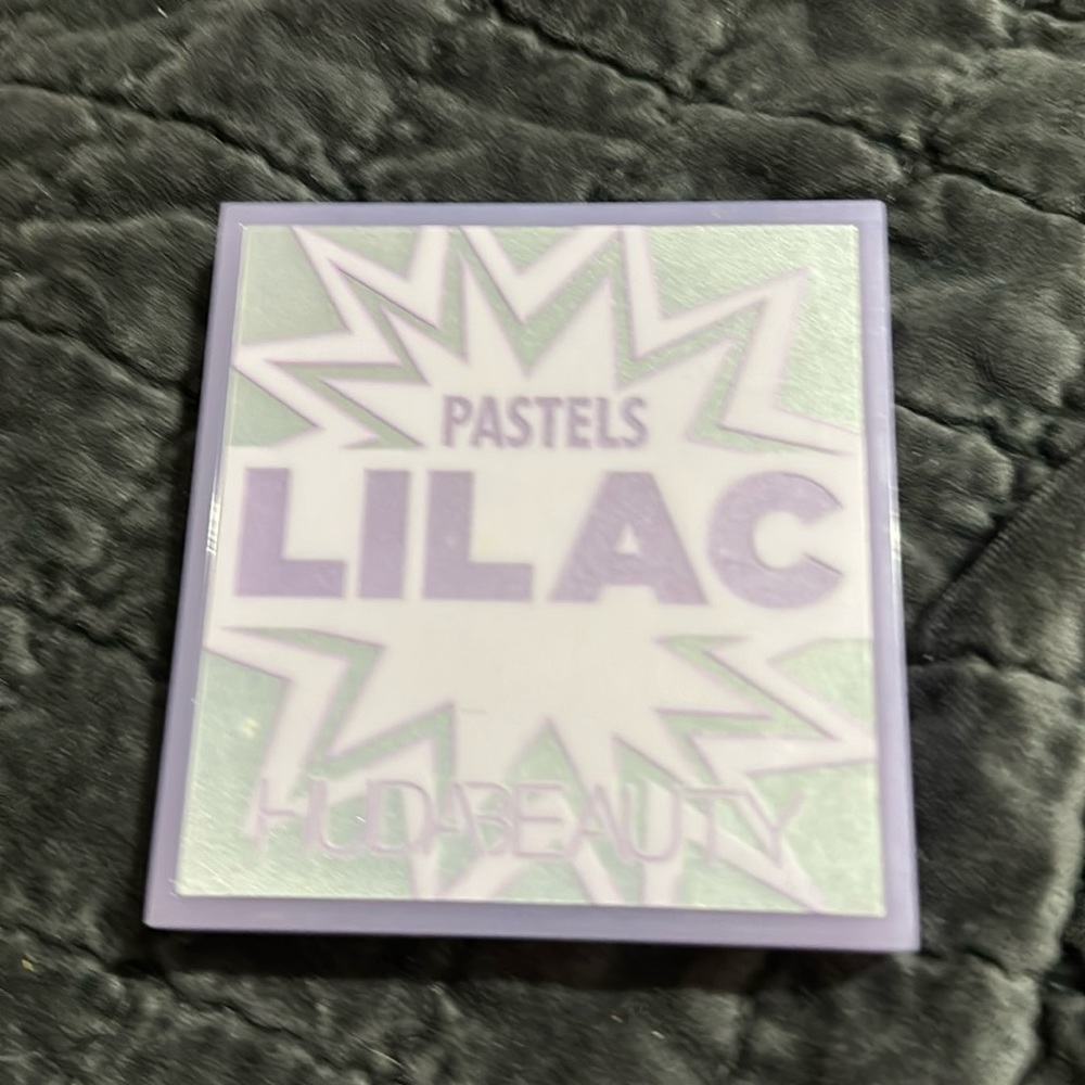 Huda 9 pan Lilac palette